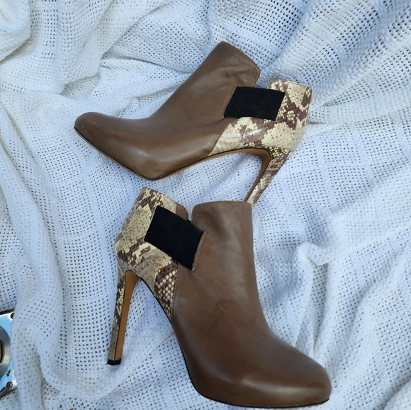 Vince Camuto leather snake stiletto booties 9.5 - Picture 10 of 14